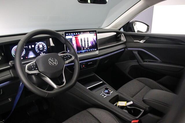 Volkswagen Tayron Life Edition 1.5 eHybrid 204pk DSG Automaat Trekhaak, Adaptive cruise control, Elektrische achterklep, Achteruitrijcamera , Stuurwiel verwarmd, Parkeersensoren