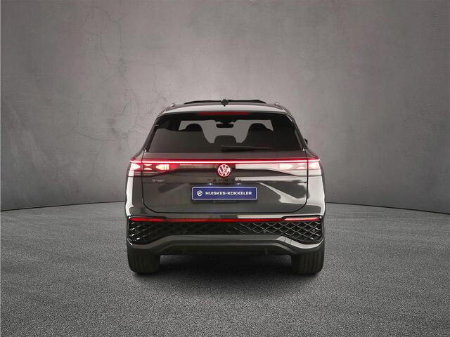 Volkswagen Tayron R-Line Edition 1.5 TSI eHybrid 272pk DSG Automaat Trekhaak, Panoramadak, Black Style, Adaptive cruise control, 360 camera, Navigatie