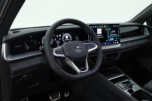 Volkswagen Tayron 1.5 eHybrid R-Line 272pk | Pano | Massage | Adapt. Cruise | Apple CarPlay | Stoel- Stuurverw. | 20''