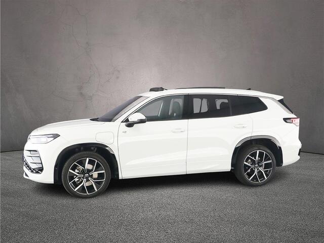 Volkswagen Tayron R-Line Edition 1.5 TSI eHybrid 204pk DSG Automaat Panoramadak, Adaptive cruise control, 360 camera, Achteruitrijcamera, LED matrix koplampen, Navigatie, Elektrische achterklep