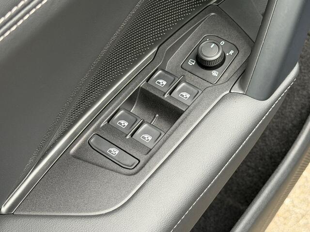 Volkswagen Tayron 1.5 eTSI 150pk Life 7-Persoons | Trekhaak | 360 Camera | Dode hoek | IQ light | Rijklaar incl. garantie