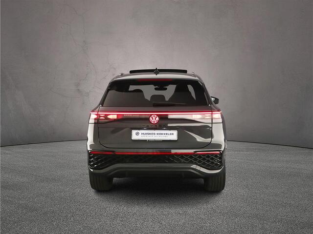 Volkswagen Tayron 1.5 eHybrid R-Line Edition 272pk DSG Automaat, Panoramadak, Rondomzicht camera, Trekhaak, Black style, Elektrische achterklep, Navigatie, App connect