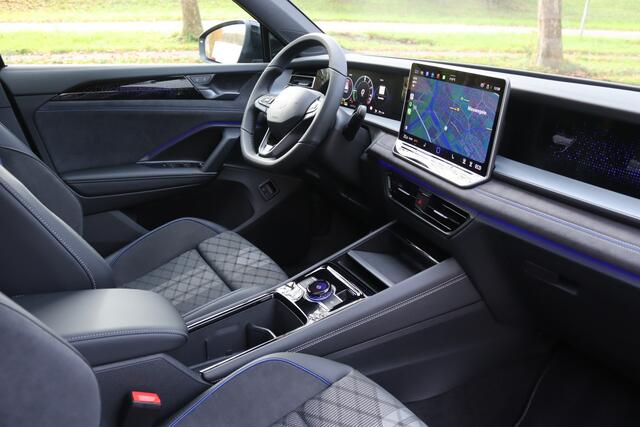 Volkswagen Tayron 1.5 eHybrid 272PK R-Line Black Style IQ.Light/Pano/Keyless/Camera/DCC/ACC/Dodehoek/20"/Trekhaak