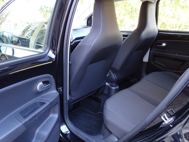 Volkswagen UP! 1.0 BMT up! DAB / LANE ASS AUR CAMERA PDC 1e eig