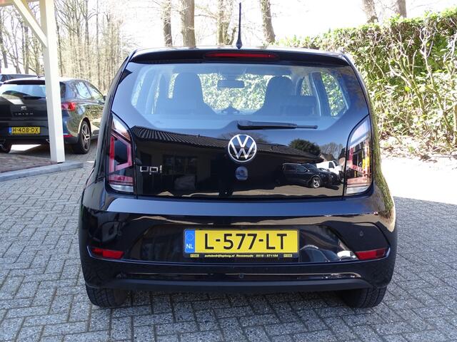 Volkswagen UP! 1.0 BMT up! DAB / LANE ASS AUR CAMERA PDC 1e eig
