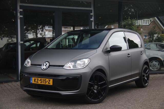 Volkswagen UP! 1.0 BMT move up! | Black Edition | AC | 17 LM |