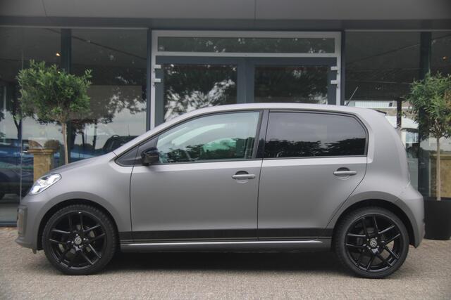 Volkswagen UP! 1.0 BMT move up! | Black Edition | AC | 17 LM |