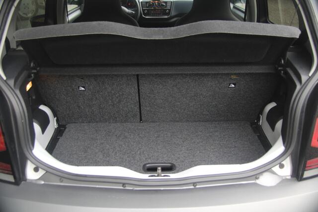 Volkswagen UP! 1.0 BMT move up! | Black Edition | AC | 17 LM |