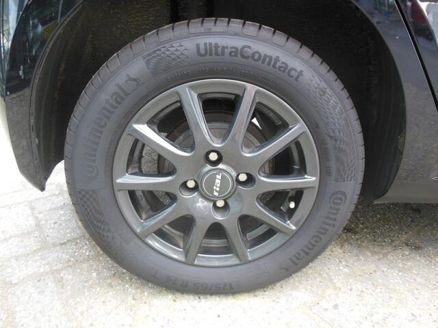 Volkswagen UP! 1.0 BMT move up! Staat in De Krim