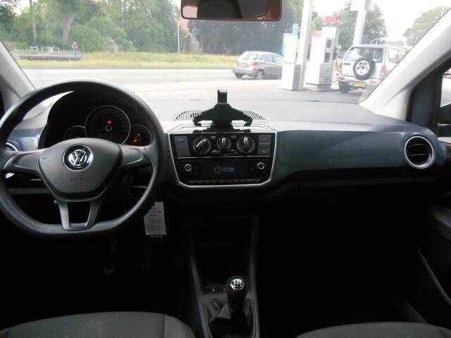Volkswagen UP! 1.0 BMT move up! Staat in De Krim