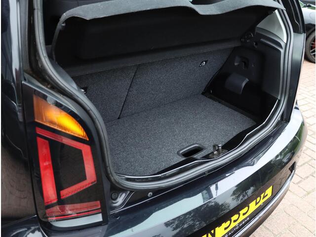 Volkswagen UP! 1.0 Camera | Climate Control | Cruise Control | Parkeersensoren