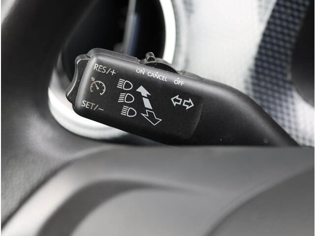 Volkswagen UP! 1.0 Camera | Climate Control | Cruise Control | Parkeersensoren