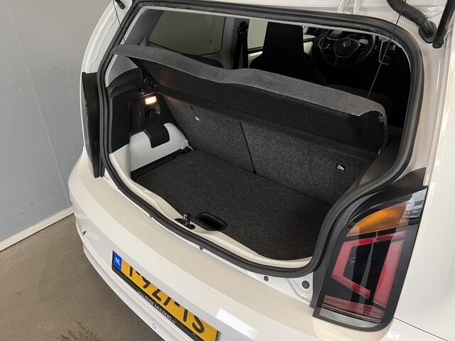 Volkswagen UP! 1.0 BMT SOUND Parkeersensoren/Stoelverwarming/LMV