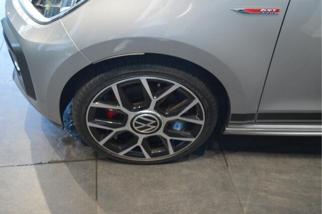 Volkswagen UP! 1.0 TSI GTI clima cruise camera pdc 17 inch 116 pl !!