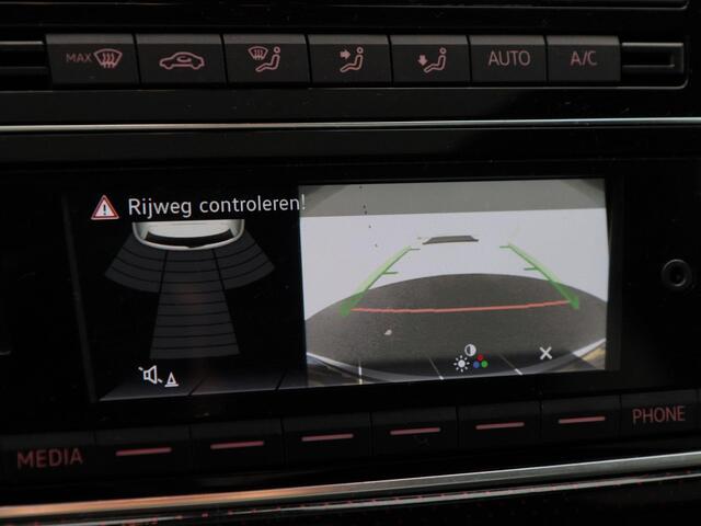 Volkswagen UP! 1.0 TSi GTi 115 Pk | Panoramadak | Sportstoelen | Stoelverwarming | LED-verlichting | Privacy Glass | Bluetooth | Lederen Sportstuur | 17 Inch |66.659 Km!