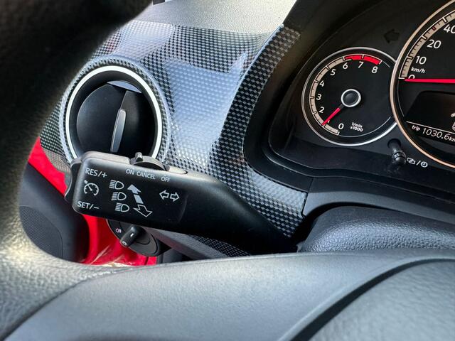 Volkswagen UP! 1.0 airco, cruise, camera