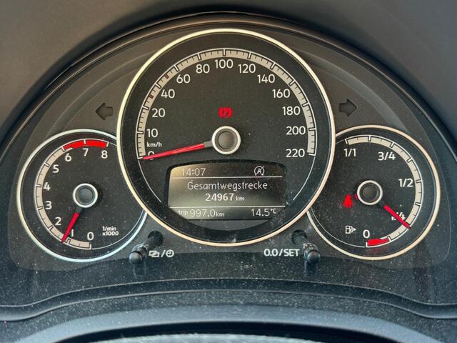 Volkswagen UP! 1.0 BTM 65pk Style | Camera | Cruise | Stoel verwarming