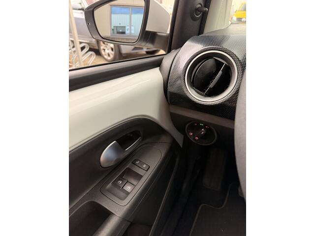 Volkswagen UP! 1.0 BMT move up!