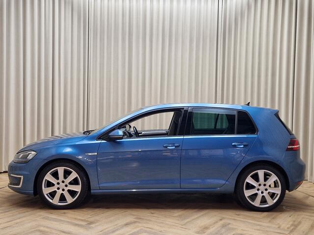 Volkswagen e-Golf *Leder* Warmtepomp / Stoelverwarming / Adapt. Cruise / LED / Keyless / Dynaudio / Camera / Navigatie / LMV