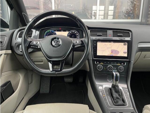 Volkswagen e-Golf 100KW - LEDER - SPORTST. - VIRTU - DYNAUDIO - CAMERA - 18 INCH