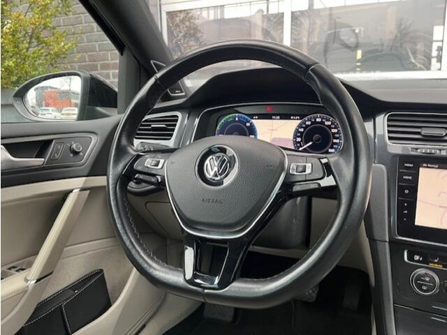 Volkswagen e-Golf 100KW - LEDER - SPORTST. - VIRTU - DYNAUDIO - CAMERA - 18 INCH