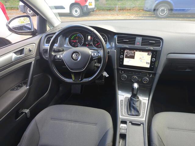 Volkswagen e-Golf E-DITION / PARK. SENSOREN/ ADAPT. CRUISE/ LED/ NAVI/ CLIMA/ 17" LMV