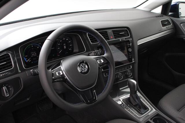 Volkswagen e-Golf Edition | Navigatie | Bluetooth | Cruise control | LMV | Camera | PDC | Digitale Cockpit