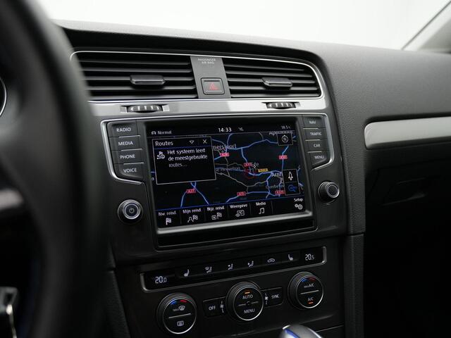 Volkswagen e-Golf 115 pk | Navigatie Discover Pro | Stoelverwarming | Adaptive Cruise | Parkeersensoren voor/achter