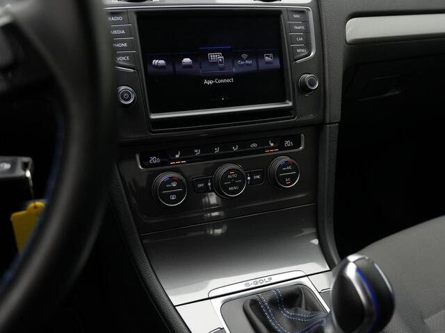 Volkswagen e-Golf 115 pk | Navigatie Discover Pro | Stoelverwarming | Adaptive Cruise | Parkeersensoren voor/achter