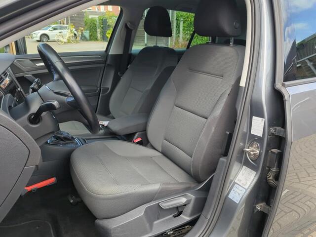 Volkswagen e-Golf E-DITION / WARMTEPOMP/ CAMERA/ PARK. SENSOREN/ DIGITAL DASHBOARD/ ADAPT. CRUISE/ LED/ NAVI/ CLIMA/ 17" LMV