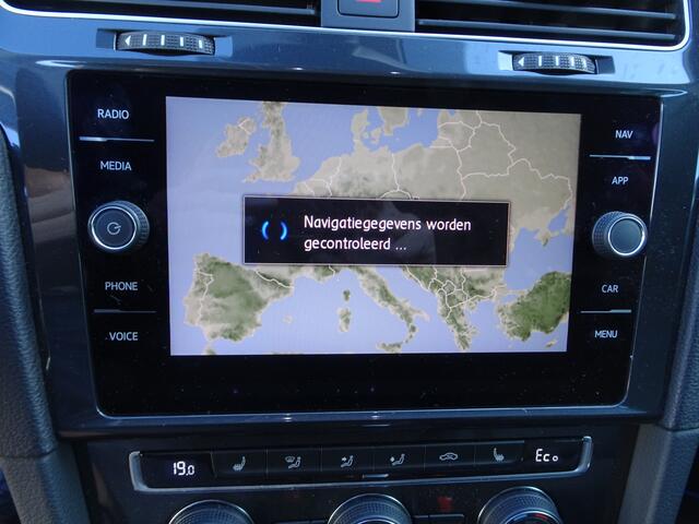 Volkswagen e-Golf E-DITION Automatische airco, navigatie, lederen bekleding, parkeersensoren voor en achter, licht metalen velgen, enz.