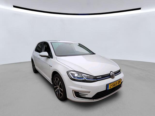 Volkswagen e-Golf E-DITION / Navigatie / LED / Parkeersensoren V+A / Lichtmetaal 17 inch /