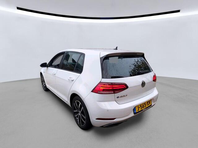 Volkswagen e-Golf E-DITION / Navigatie / LED / Parkeersensoren V+A / Lichtmetaal 17 inch /