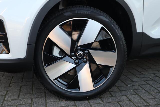 Volvo C40 Single Motor Extended Range Plus l Warmtepomp l Adaptieve Cruise Control met Pilot Assist l Blind Spot Information System l Panoramadak l Verwarmbare voorstoelen l Verwarmbaar stuurwiel l Park Assist voor + achter met camera l 2-zone Electronic Climate Co