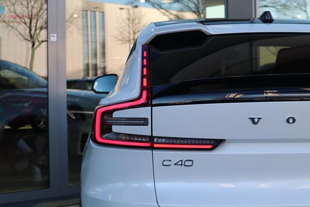Volvo C40 Single Motor Extended Range Plus l Warmtepomp l Adaptieve Cruise Control met Pilot Assist l Blind Spot Information System l Panoramadak l Verwarmbare voorstoelen l Verwarmbaar stuurwiel l Park Assist voor + achter met camera l 2-zone Electronic Climate Co