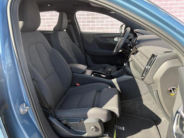 Volvo C40 Single Motor Plus 69 kWh | Stuur + stoel verwarming | All season banden | Keyless entry | Panorama dak | Warmte pomp |