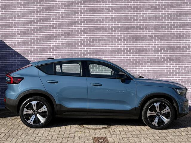 Volvo C40 Single Motor Plus 69 kWh | Stuur + stoel verwarming | All season banden | Keyless entry | Panorama dak | Warmte pomp |