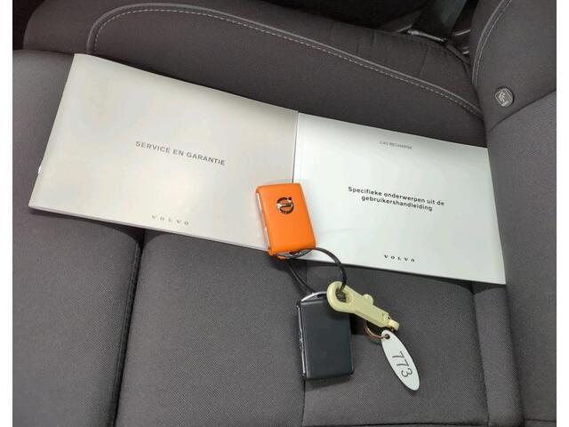 Volvo C40 Recharge Plus 69 kWh 100% Elektrisch, 100% Stijlvol / Panoramadak / Trekhaak / Pdc.+Camera / Stoel-Stuurverwarming / Navigatie / Radio-multimedia /