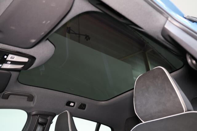 Volvo C40 Recharge Twin Ultimate 82 kWh - Panoramadak - IntelliSafe Assist & Surround - 360º Camera - Harman/Kardon audio - Verwarmde voorstoelen & stuur - Parkeersensoren voor & achter - Elektr. bedienb. voorstoelen met geheugen links - Draadloze tel. lader - Warm