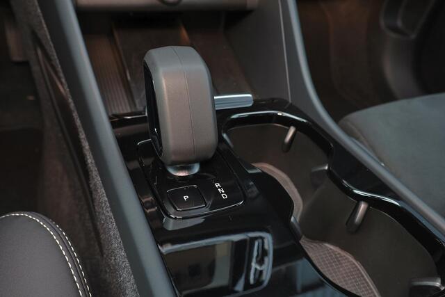 Volvo C40 Recharge Twin Ultimate 82 kWh - Panoramadak - IntelliSafe Assist & Surround - 360º Camera - Harman/Kardon audio - Verwarmde voorstoelen & stuur - Parkeersensoren voor & achter - Elektr. bedienb. voorstoelen met geheugen links - Draadloze tel. lader - Warm