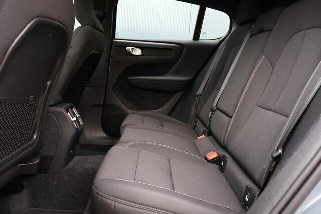 Volvo C40 Recharge Core 69 kWh | NL Auto | Camera | Panoramadak | Stoelverwarming | Stuurverwarming