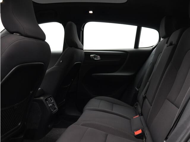 Volvo C40 Recharge Twin AWD Intro Edition 78 kWh / 360 camera / Harman Kardon / Elektr. bed. stoelen / Keyless / Stoel+stuurwielverwarming