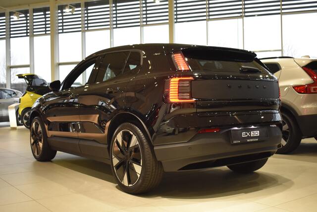 Volvo EX30 Single Motor Extended Range 272PK Plus 69 kWh | Black Pakket | Extra getint glas achter | Verwarmde voorstoelen en stuur |