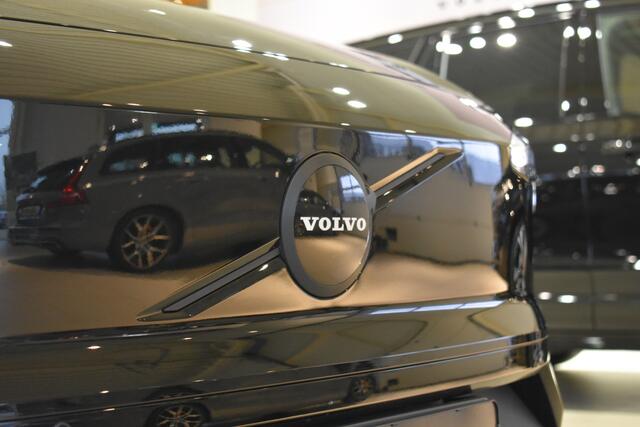 Volvo EX30 Single Motor Extended Range 272PK Plus 69 kWh | Black Pakket | Extra getint glas achter | Verwarmde voorstoelen en stuur |