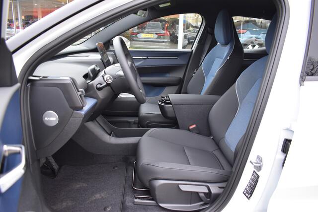 Volvo EX30 Single Motor Extended Range Plus 69 kWh | Climate Pack | Apple Carplay |