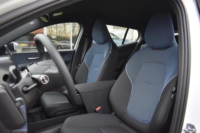 Volvo EX30 Single Motor Extended Range Plus 69 kWh | Climate Pack | Apple Carplay |