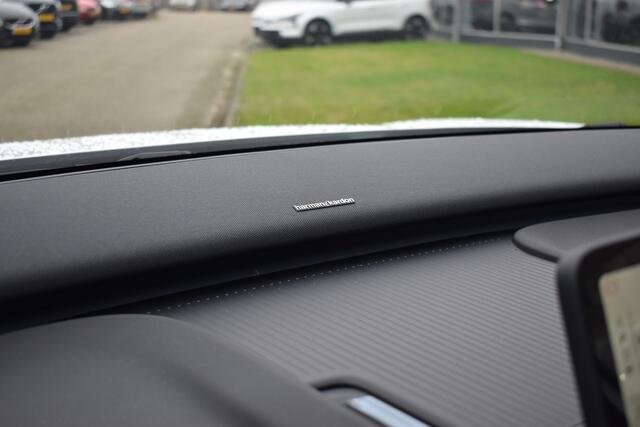 Volvo EX30 Single Motor Extended Range Plus 69 kWh | Climate Pack | Apple Carplay |