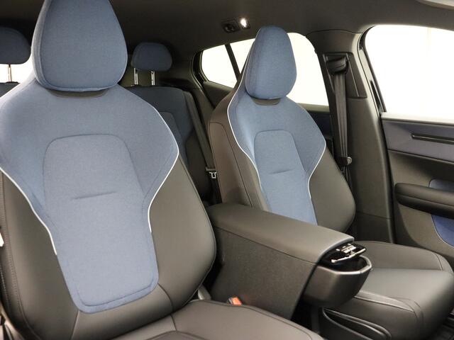 Volvo EX30 Single Motor Extended Range Plus 69 kWh / DEMO DEAL / Getint glas / Adapt. Cruise / BLIS / Harman&Kardon / Keytag / PDC + Camera / El. Achterklep /