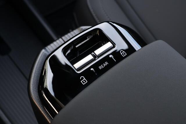 Volvo EX30 Single Motor Extended Range Plus 69 kWh - Adaptive Cruise Control - Pilot Assist - BLIS dodehoekassistentie - Harman Kardon premium audio - Keyless Drive - Elektr. bedienbare achterklep - Parkeersensoren voor & achter - Parkeercamera achter - Google infot