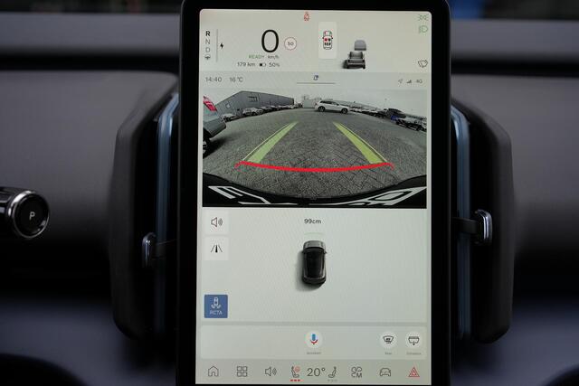 Volvo EX30 Single Motor Extended Range Plus 69 kWh - Lederen bekleding - 20' LMV - Adaptive Cruise Control - Pilot Assist - BLIS dodehoekassistentie - Harman Kardon premium audio - Keyless Drive - Elektr. bedienbare achterklep - Parkeersensoren voor & achter - Parke